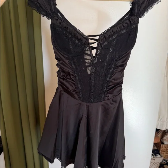 Outcast - Elegant Black Lace-Up Dress